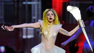 レディー・ガガのコンサートで観客の女性が心停止　5分後に蘇生