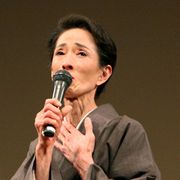 いしだあゆみ、ロケ地の被災に涙 石巻市で撮影の映画『エクレール』チャリティー試写会