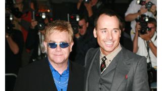 エルトン・ジョン 息子の父親を明確にするためにDNA検査