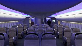 飛行機で3D映画鑑賞が実現?韓国企業がメガネ無しで楽しめる3D映像スクリーンを開発中