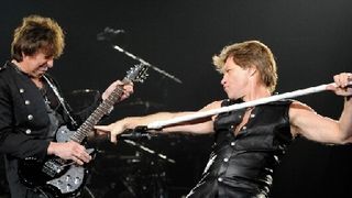 ボン・ジョヴィのギタリスト、リッチー・サンボラがアルコール依存症治療のためリハビリ施設へ ツアー不参加を発表