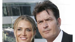 チャーリー・シーンの離婚が成立 独身の身に 毎月約440万円の養育費