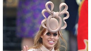 世界が注目したプリンセス・ベアトリスの帽子がチャリティ・オークションに