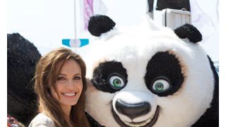 アンジー、カンヌでパンダとツーショット!3年ぶりの『カンフー・パンダ』続編をPR!