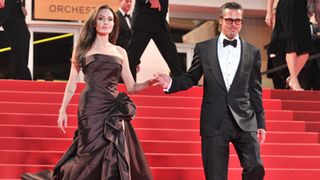 アンジー&ブラピが手をつないでカンヌに登場!レッドカーペットは大歓声!