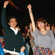 小栗旬&長澤まさみ、350人の山ガールたちと“ヤマトーーク!” 「引き笑いがすてき」と長澤が褒められる!