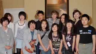 ジャスティン・ビーバー、被災地の学生と対面 「僕の祈りを届けたい」