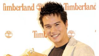 市原隼人、チャリティーブーツの売り上げを被災地に寄付「ファンの方への恩返しがしたい」