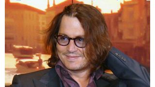 ジョニー・デップにも浮気報道　女性とのキス写真が流出　お相手は長年の仕事仲間