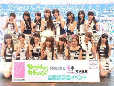 AKB48、全国ツアー&西武ドームコンサートを発表！市川美織がAKB研究生から昇格も！雨天の中12,000人の握手イベント！