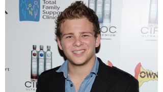 トム・クルーズ主演の『ザ・エージェント』の子役ジョナサン・リプニッキが、元恋人に接近禁止令を申請！