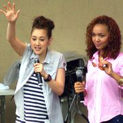 モデルのSHELLY、チャリティーイベント開催!親友のCrystal Kayも駆けつけ「同じステージにあがるなんて不思議」