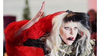 レディー・ガガ、夢で会う男性のためにフルメイクで寝ることも