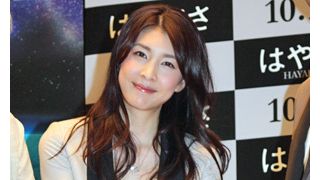 竹内結子、はやぶさケーキを前にニッコリ!JAXA職員役は専門用語に悪戦苦闘と告白!