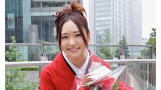 新垣結衣、23歳の誕生日を華やかに赤い着物でお祝い!初主演ドラマがクランクイン!