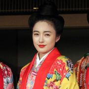 仲間由紀恵、艶やかな琉装姿で登場!安室奈美恵の主題歌に感激!!