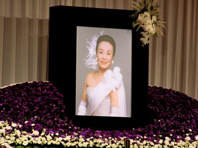 昭和の大スター・美空ひばりさん23回忌、今だに第一線の歌手として活躍できるのは皆さんのおかげ