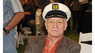 花嫁に逃げられたプレイボーイ誌の創刊者ヒュー・ヘフナー、早くも次の女性と一緒に暮らし始める
