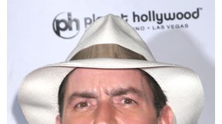 チャーリー・シーン、最後の“女神”にも見放される