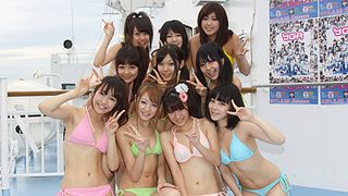 よしもとのアイドルユニットYGA、ビキニで大喜び!ファーストアルバム発売決定!!
