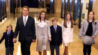 シュワちゃん、推定総資産約600億円の大半を離婚する妻に譲る予定