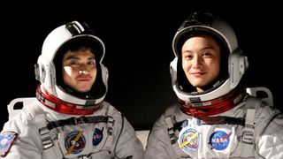 『宇宙兄弟』小栗旬と岡田将生の写真が、最後のスペースシャトルとともに宇宙に打ち上げ!20日に帰還予定