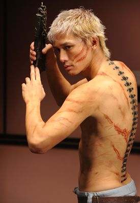安藤政信、裸体に背骨のタトゥー！4年ぶりの日本映画で伝説の殺し屋！徹底した役づくりに石井克人監督も泣きそう…