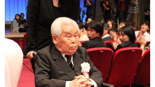 邦画界最高齢の現役映画監督、両陛下ご臨席のプレミア試写会で温かく迎えられる