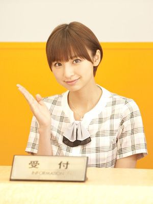 AKB48篠田麻里子、『サラリーマンNEO 劇場版（笑）』にまさかの出演！昼は美人受付嬢、夜は秘密のアルバイト！