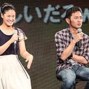 手嶌葵ライブ開催!「ヱヴァ」庵野率いるスタジオの幻想的な映像と美声コラボにファンうっとり 宮崎吾朗監督も登場!