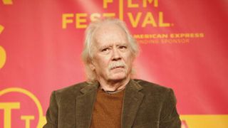巨匠ジョン・カーペンターが1981年に製作した『ニューヨーク 1997』のリメイク作品の制作をワーナ・ブラザーズが断念!