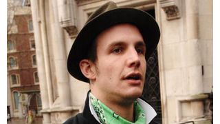 「彼女の死を知ったら息子は自殺してしまうかも」とエイミー・ワインハウスさんの元夫の母親が懸念