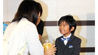 加藤清史郎、一日こども支配人に！来場者から「かわいい！」連発