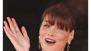 もうすぐママのカーラ・ブルーニ　ヴァニティ・フェア誌が選ぶインターナショナル・ベスト・ドレッサーに