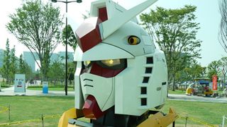 お台場に実物大ガンダムが帰ってきた！手に乗って写真撮影も可能！