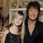 ボン・ジョヴィのギタリスト、リッチー・サンボラと女優ヘザー・ロックリアの娘が、ジャド・アパトー監督作品で女優デビュー!