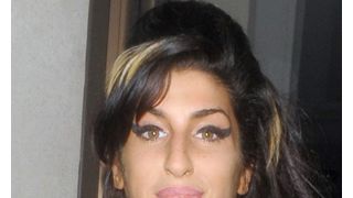 エイミー・ワインハウスさんの死後、自宅にドロボウ 未発表曲や詩などが盗まれる