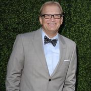 「ドリュー・ケリーDEショー!」のドリュー・ケリー、ジョギング中に転んで鎖骨骨折