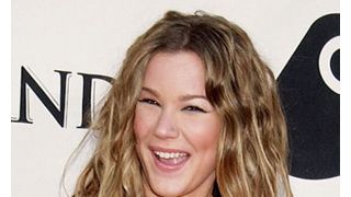 R&Bシンガーのジョス・ストーン　「レディー・ガガは奇抜な衣装のせいで音楽的才能が隠れてしまっている」