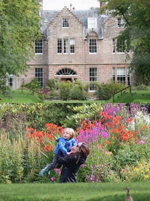 ブラッドとアンジー、スコットランドで16世紀の豪邸を借りる