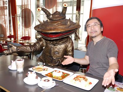 カネゴンが渋谷のど真ん中にカフェオープン！人気怪獣メニュー満載で「お金をたくさん使ってね」と猛アピール！