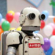 吉高由里子が投げキス!ロボットが盆踊り!『ロボジー』特報解禁!!