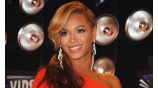 ビヨンセ、第1子妊娠を発表！おなかをかかえて自ら妊娠を告白