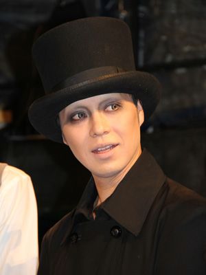 Izam 前妻 吉川ひなのの結婚は 知らなかった 今は興味が妻にし