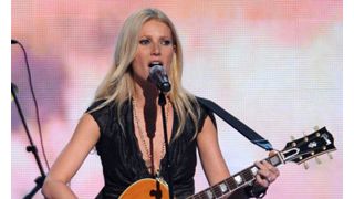 グウィネス・パルトロー、エミー賞で最優秀ゲスト女優賞に!「glee」での熱唱が圧倒的存在感!