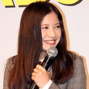 吉高由里子は酒豪!酒の席でからまれた証言続出!ハイボール3杯で「おい、ミッキー」と呼ばれてビックリ
