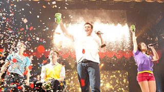 映画館で「glee」を観ながら歌って踊れる!異例のスタンディング上映決定!