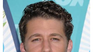 家の中を裸で歩き回るのが好きな「glee」のマシュー・モリソン、最近は窓の外をチェックしてから行動