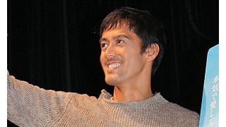 阿部寛、主演作の試写会にサプライズ登場で若者100人が大歓声!「あきらめない心を感じて」とエール!