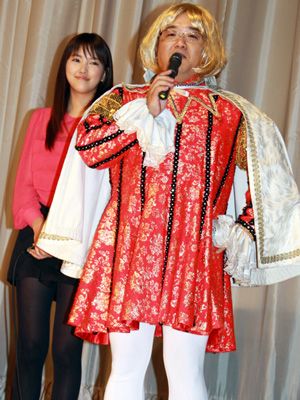 タケちゃんマン 王子コスプレのサンドウィッチマン伊達 ええ声芸人 相方の声優参加にちょっぴり嫉妬 シネマトゥデイ